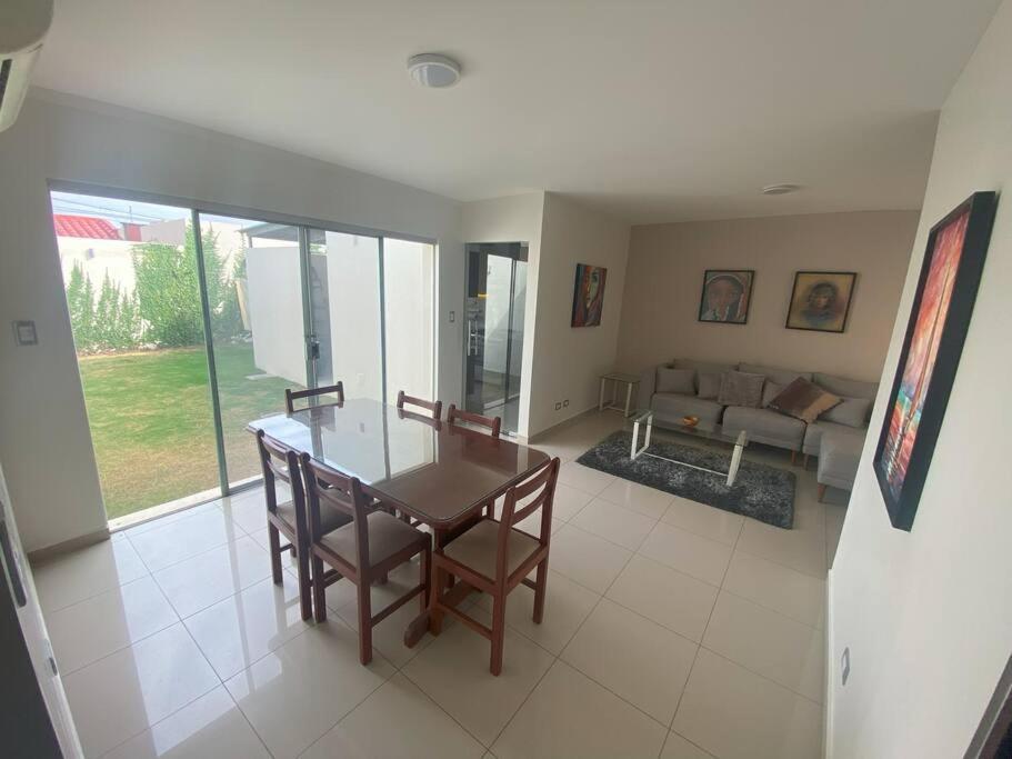 Hermosa Casa En Cond. Privado * Santa Cruz de La Sierra
